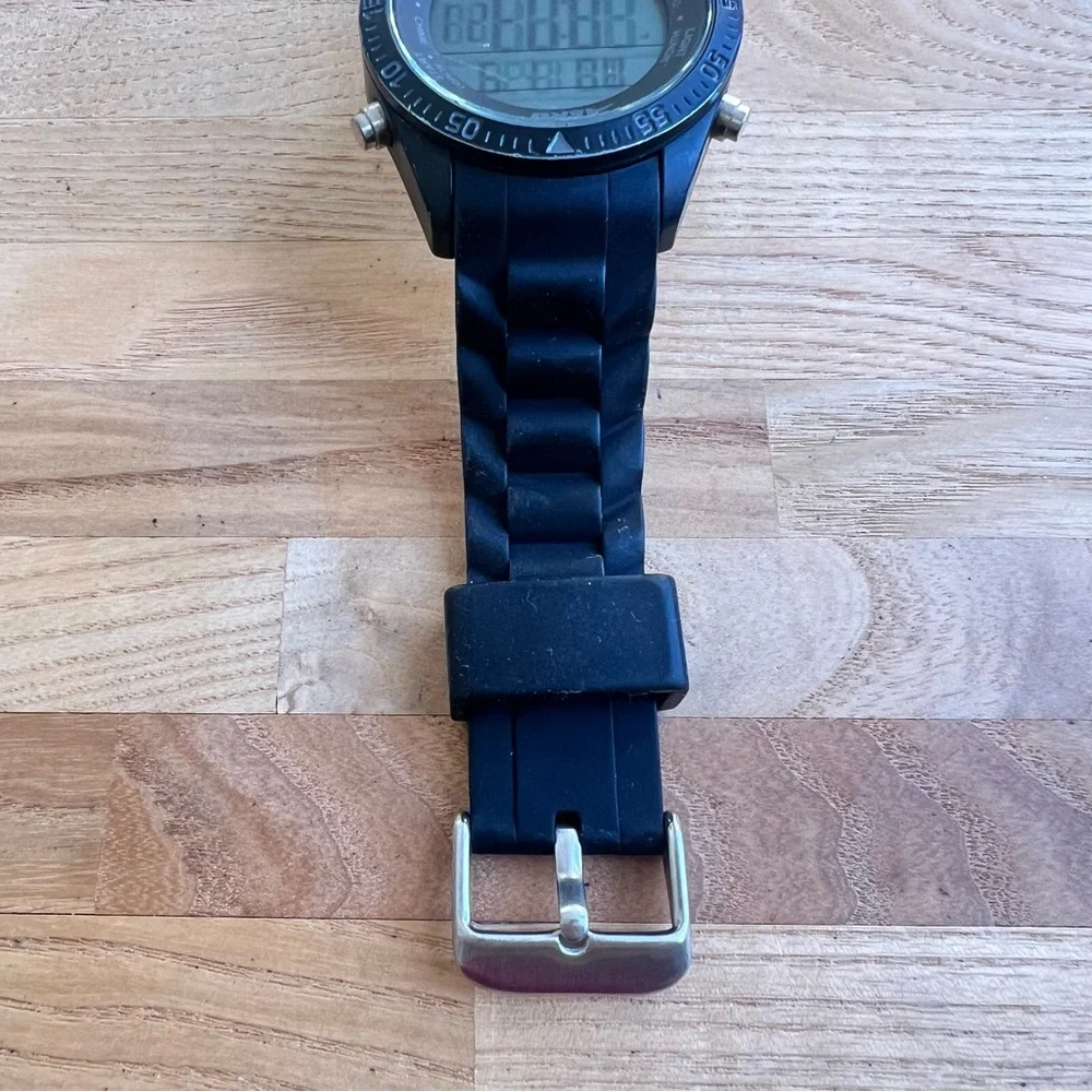 Aero men’s black digital sports watch NEW BATTERY